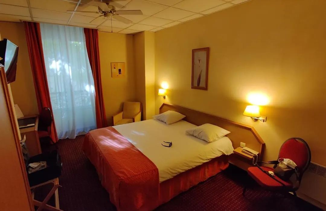 Hotel Foch-1